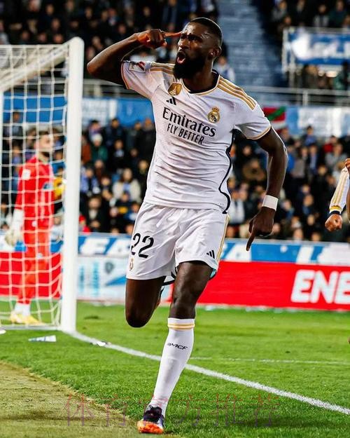 西甲-皇马1-0绝杀阿拉维斯 纳乔染红巴斯克斯制胜 西甲-皇马1-0绝杀阿拉维斯 纳乔染红巴斯克斯制胜